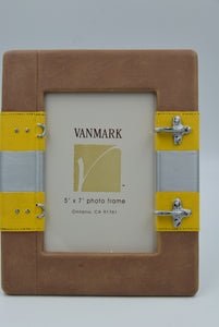 Vanmark Red Hats of Courage VFM2095425  5" x 7" Brown Coat Photo Frame